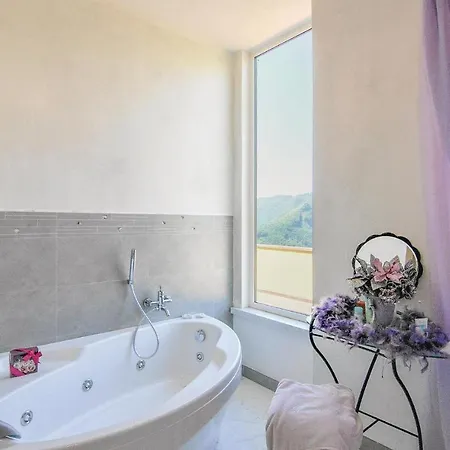Feriehus Beautiful In Codena With Jacuzzi